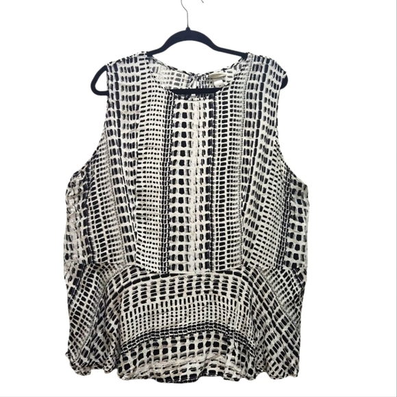 Ava & Viv Tops - Ava & Viv Peplum Hem Plus 3X Black White Abstract Geometric Sleeveless Top